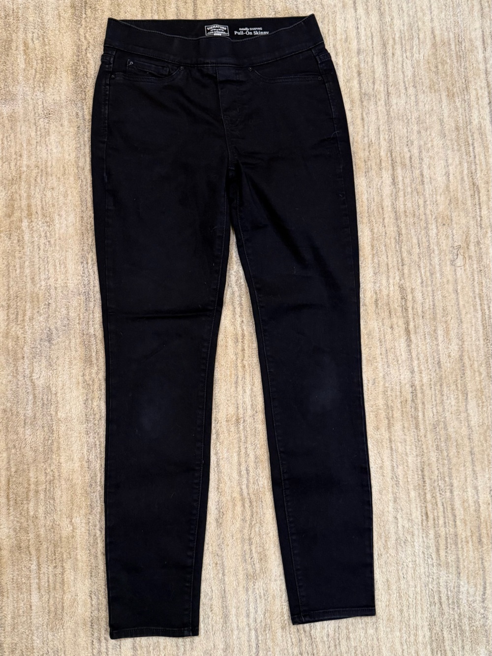 Signature Levi’s Gold Totally Shaping Pull-On Skinny Jeans - Black Size 6 long